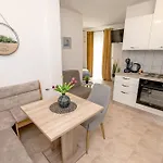 Apartman Kozina 3 *